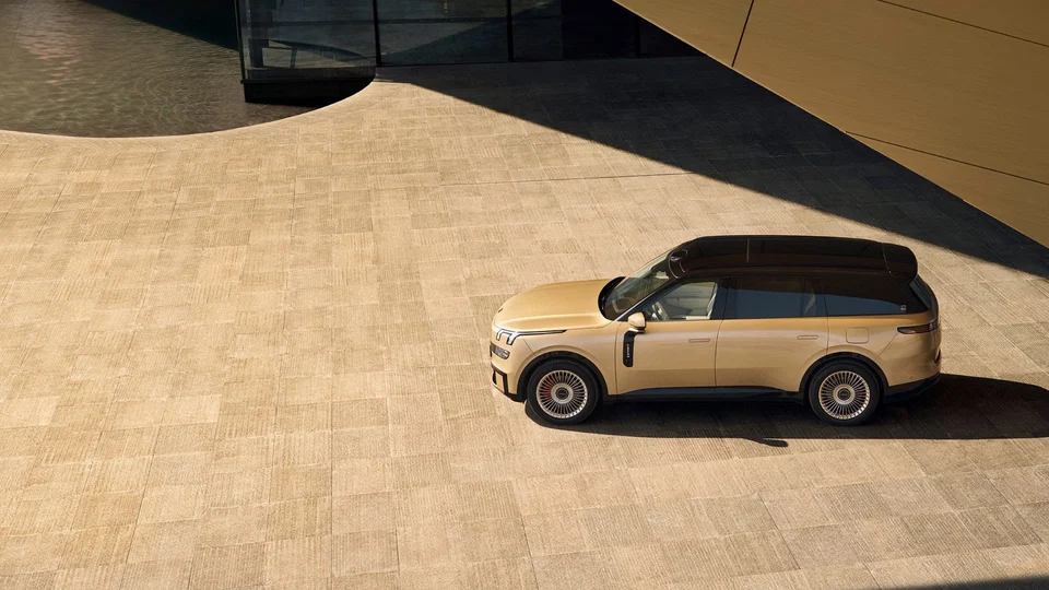 Lynk & Co 900 Five-seat