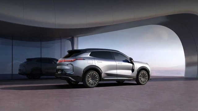 Lynk & Co 08 EM-P