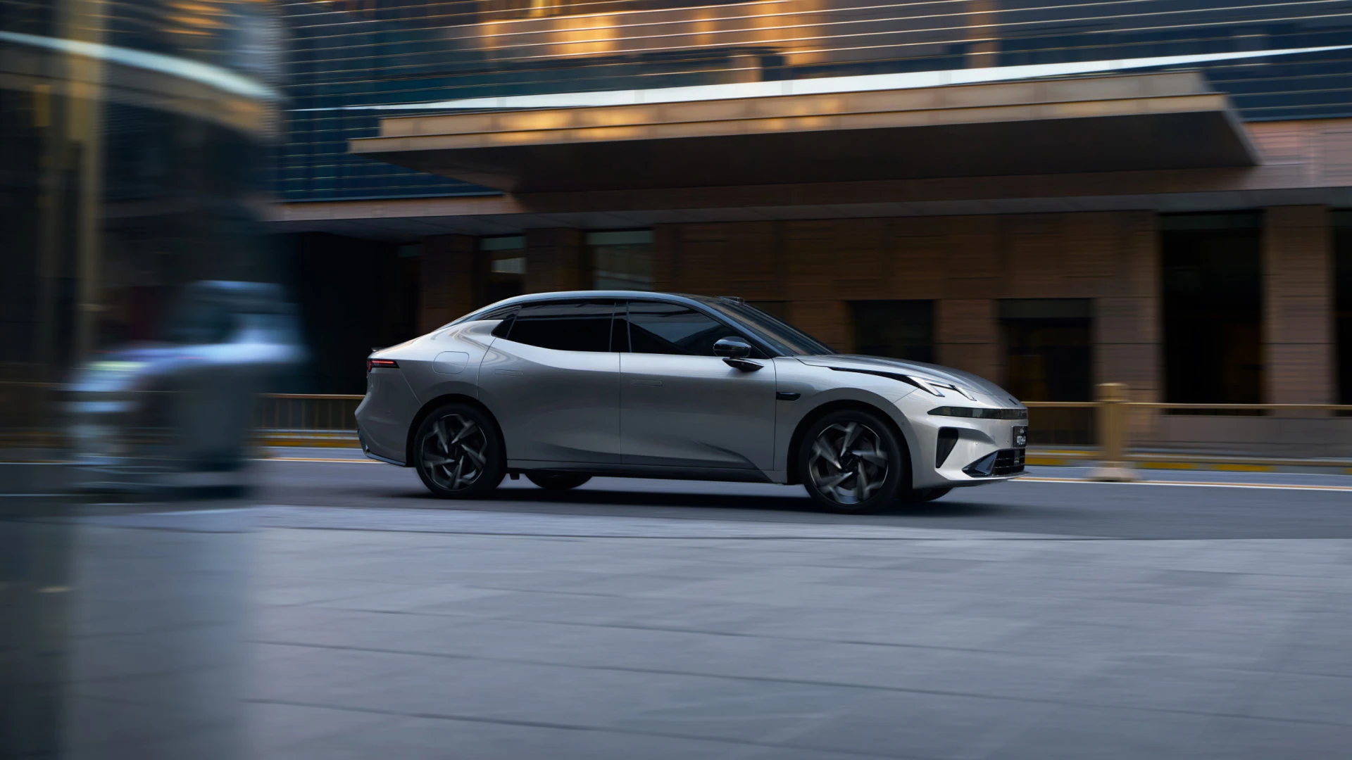Lynk & Co 07 EM-P — معرض الصور 12
