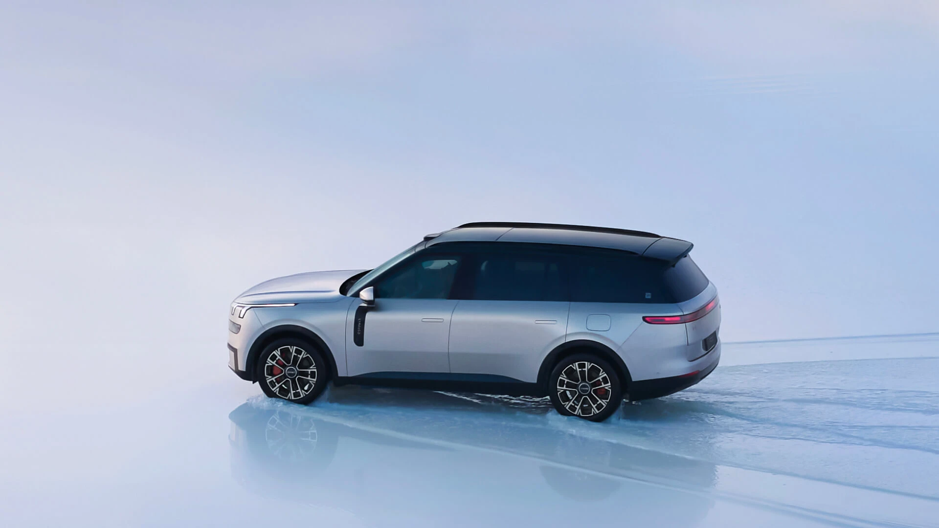 Lynk & Co 900 Six-seat — معرض الصور 1