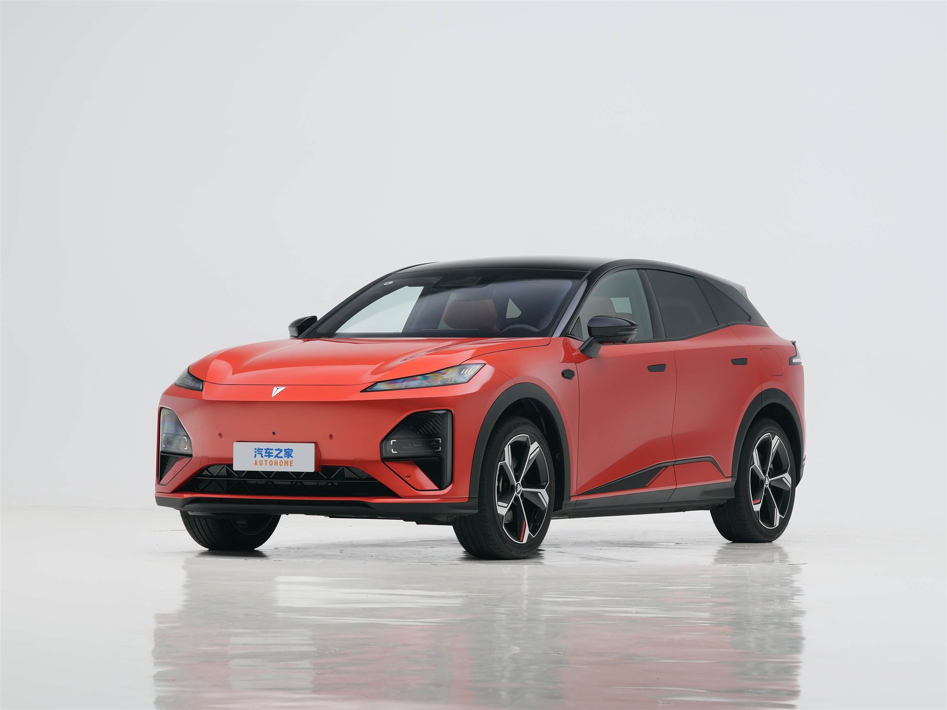 DEEPAL S07 Front three-quarter